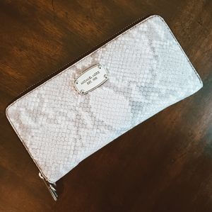 Michael Kors Wristlet Wallet in snakeskin